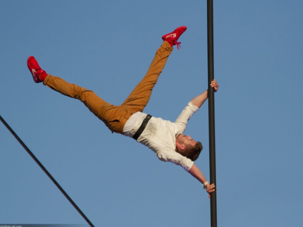 Artiste de pole extérieur